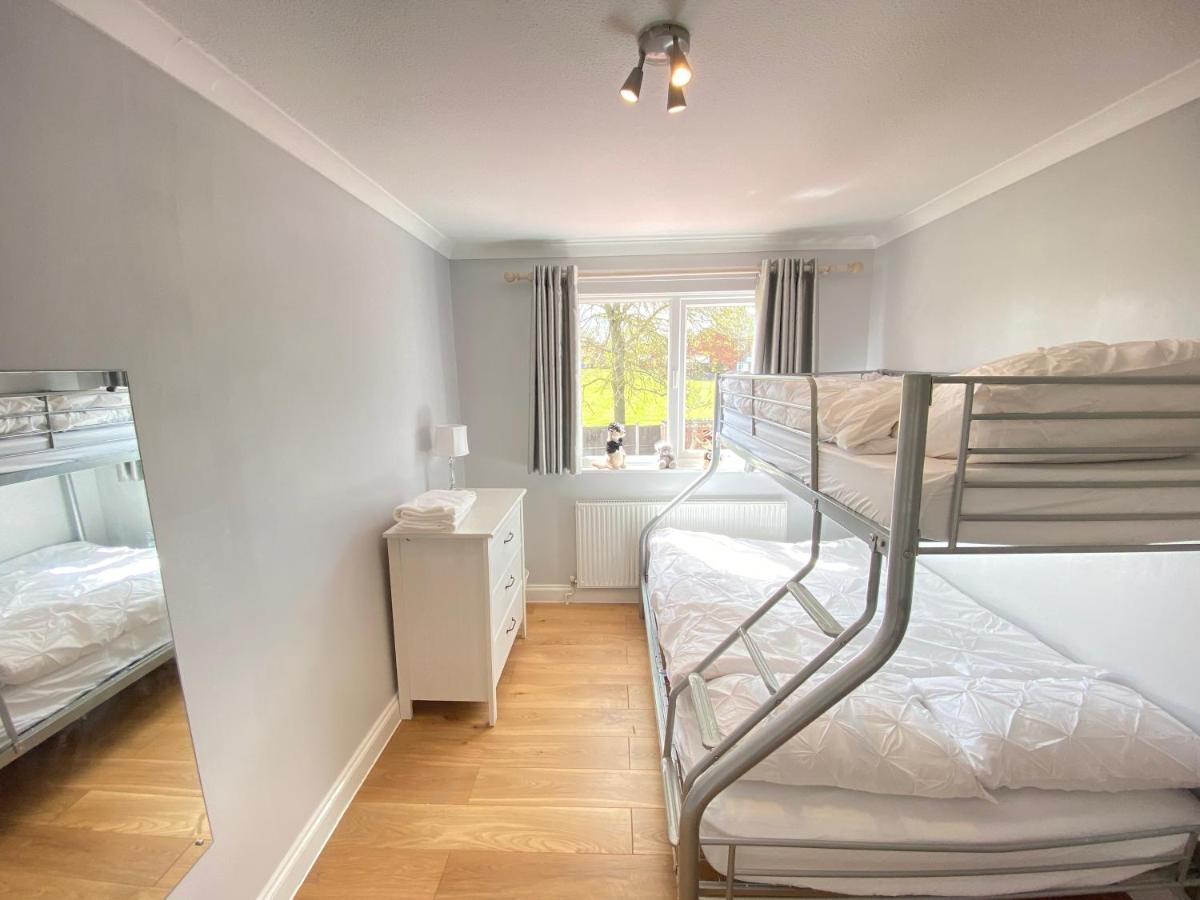 Three Bedrooms House In Уиндзор Екстериор снимка