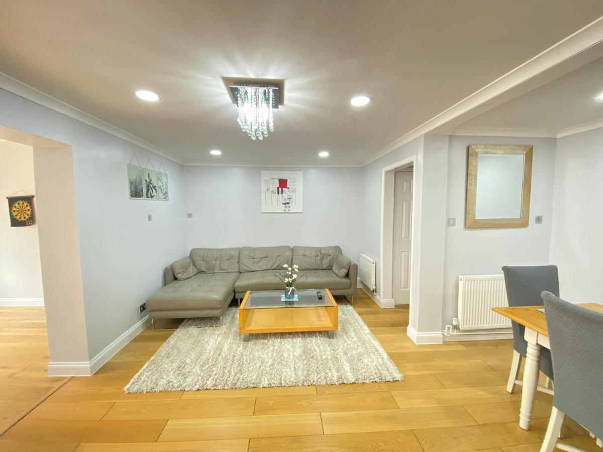 Three Bedrooms House In Уиндзор Екстериор снимка
