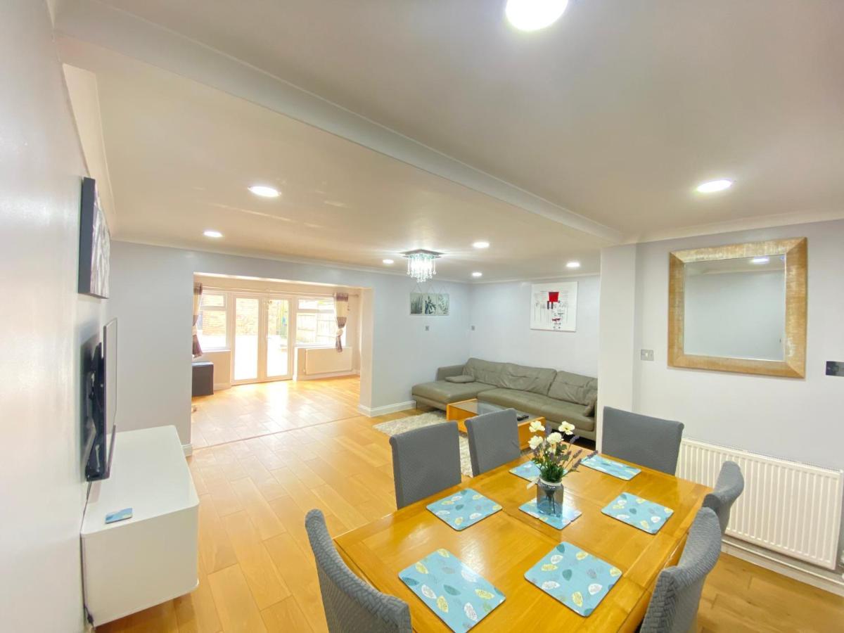 Three Bedrooms House In Уиндзор Екстериор снимка