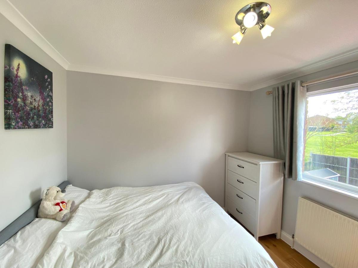 Three Bedrooms House In Уиндзор Екстериор снимка